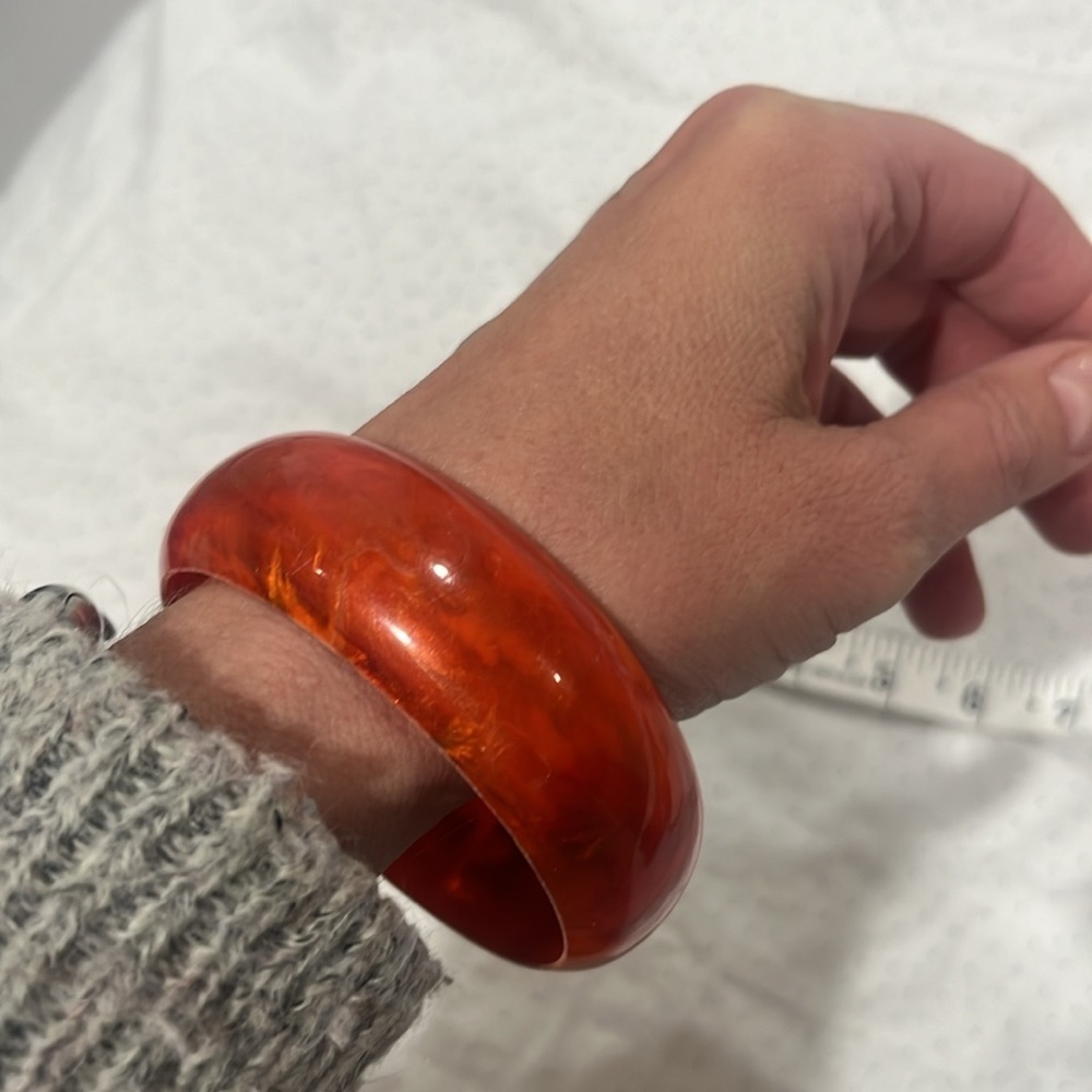 Orange lucite women’s bracelet - Picture 6 of 6